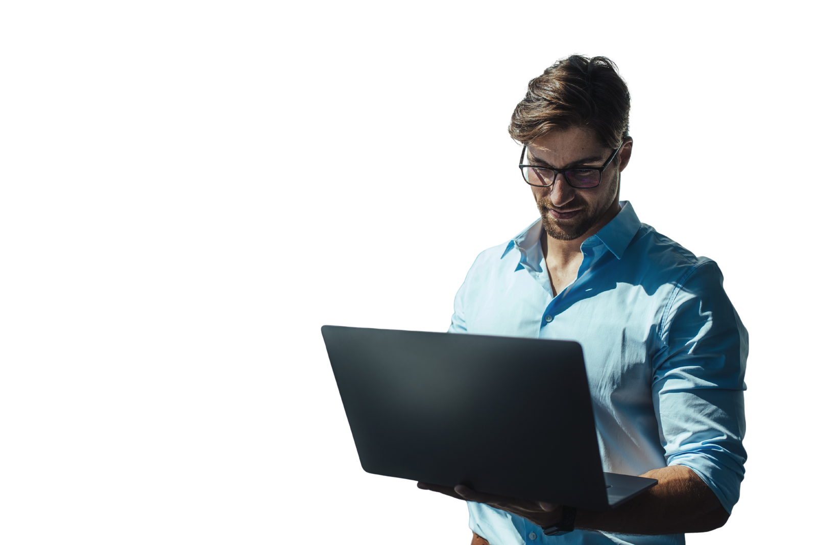 Profissional utilizando um notebook